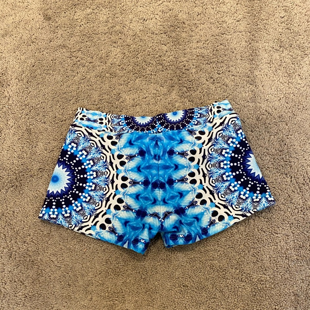 Woven threads tye dye shorts